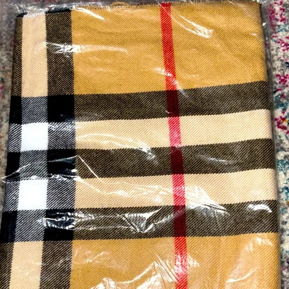 Clara Clark scarf - Picture 2 of 2